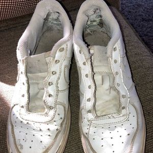 Beat air force 1's size 4y- 4 boys 5.5 girls